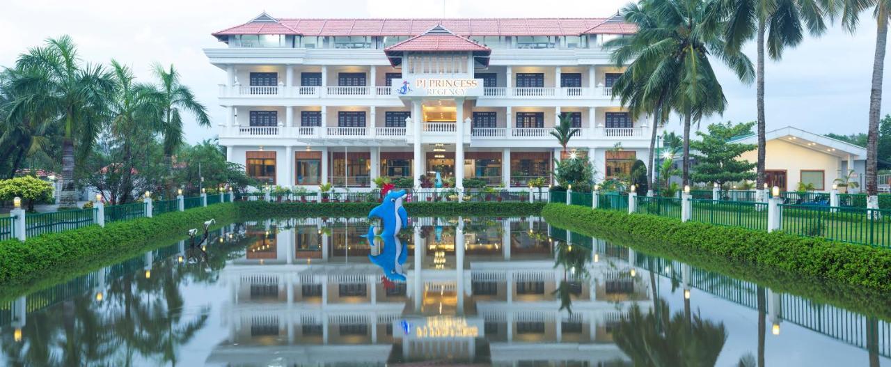 Hotel Rustic Leisures Llp Kochi Exterior foto