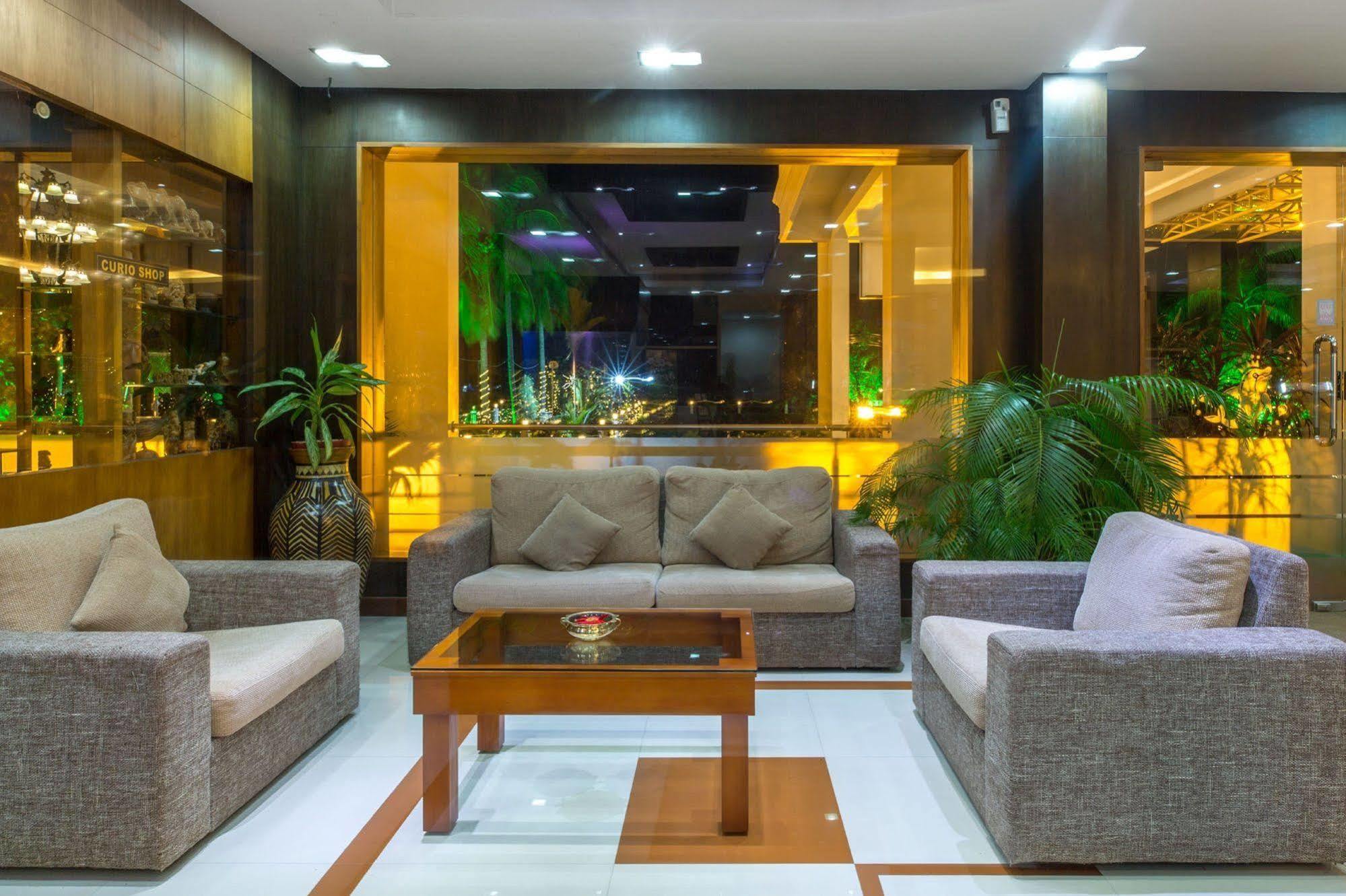 Hotel Rustic Leisures Llp Kochi Exterior foto