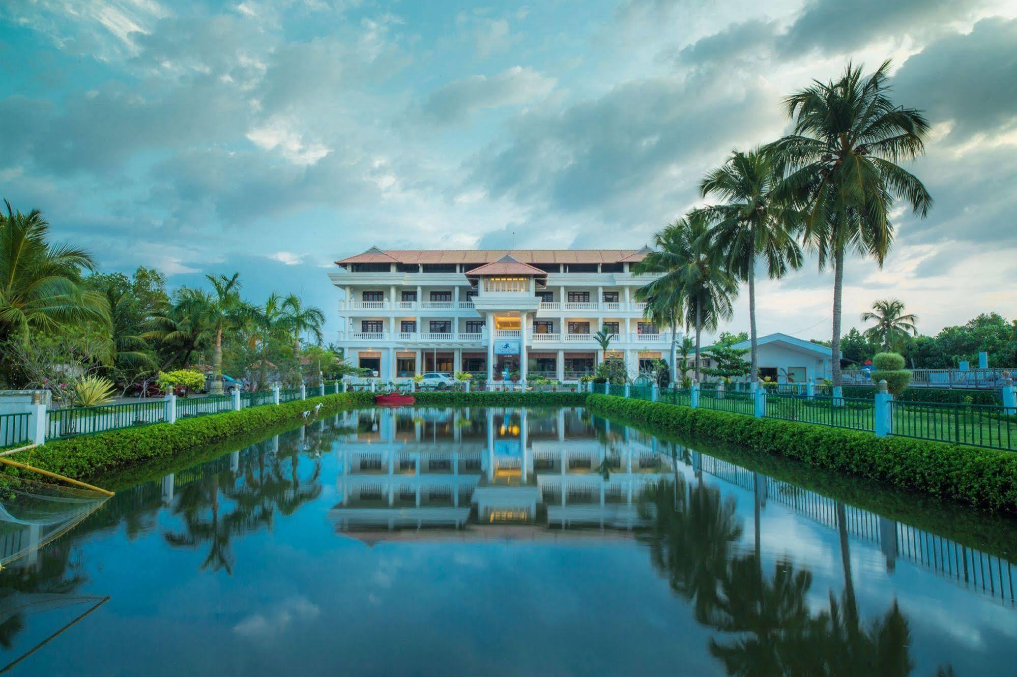 Hotel Rustic Leisures Llp Kochi Exterior foto